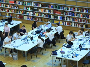 studenti_knjiznica13-100626 (1).jpg